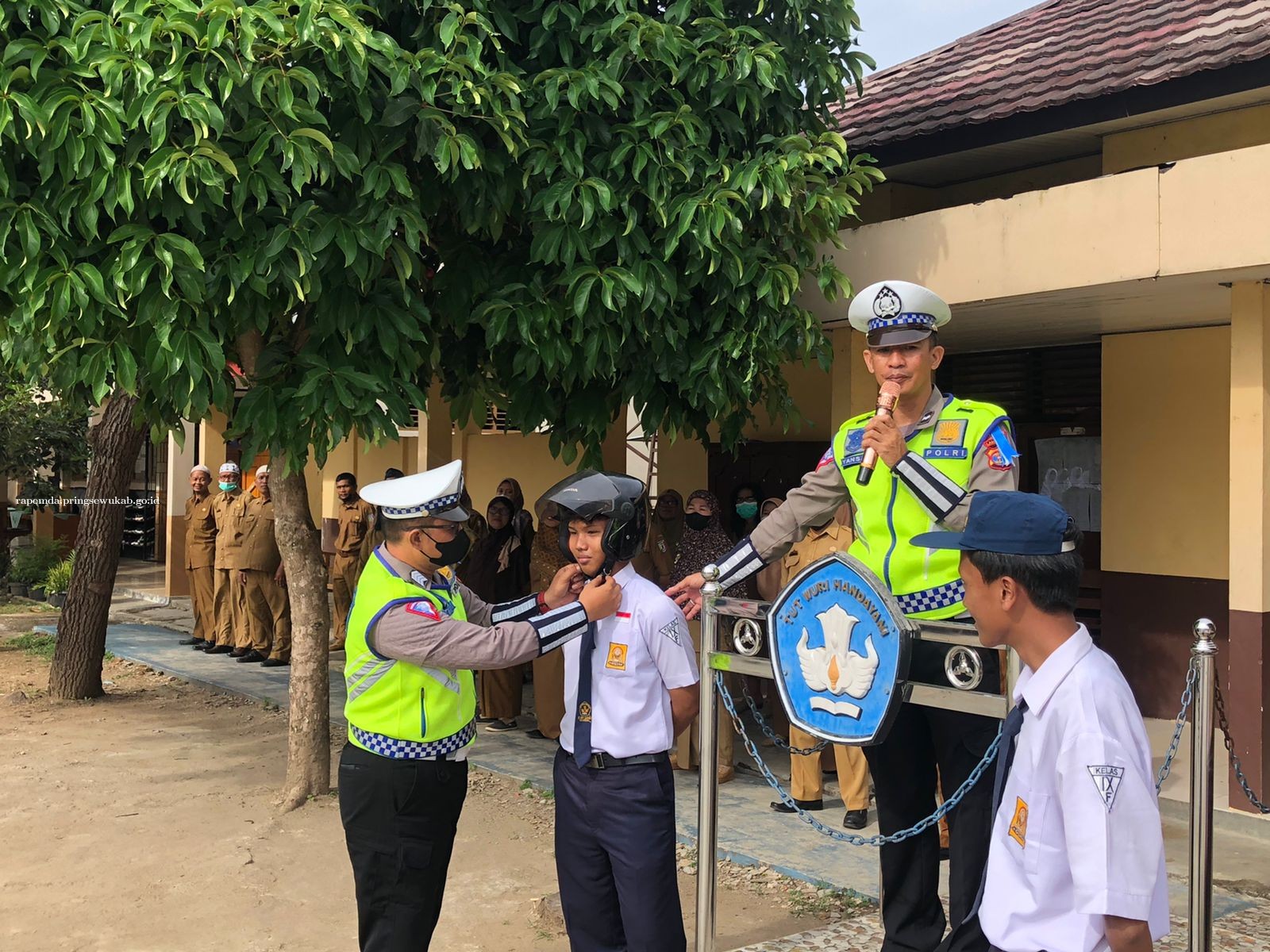 Satlantas Polres Pringsewu Edukasi Pelajar Tentang Tertib Lalu Lintas