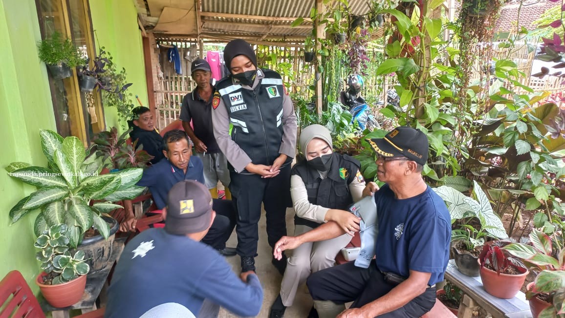 Polres Pringsewu Salurkan Bansos & Pelayanan Kesehatan Di Pekon Terdampak Banjir