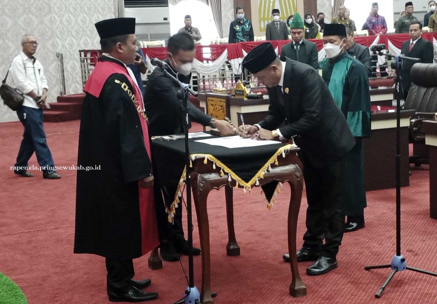 Gantikan Rizky Raya, Yurizal Resmi Jabat Wakil Ketua II DPRD Pringsewu